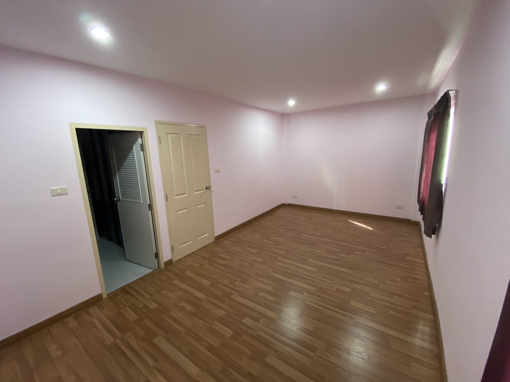 ขายทาวน์โฮม-ใกล้เซ็นทรัลแจ้งวัฒนะ-3-ห้องนอน-3-ห้องน้ำ-มีชั้นใต้หลังคา-จอดรถได้-2-คัน