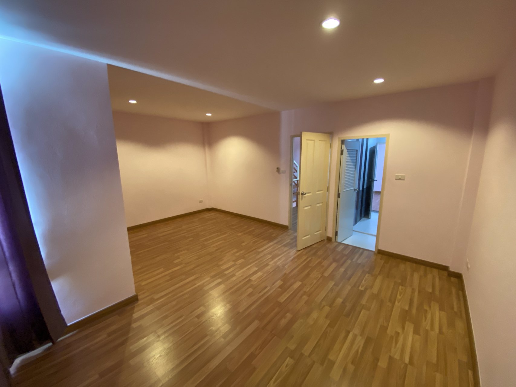 ขายทาวน์โฮม-ใกล้เซ็นทรัลแจ้งวัฒนะ-3-ห้องนอน-3-ห้องน้ำ-มีชั้นใต้หลังคา-จอดรถได้-2-คัน