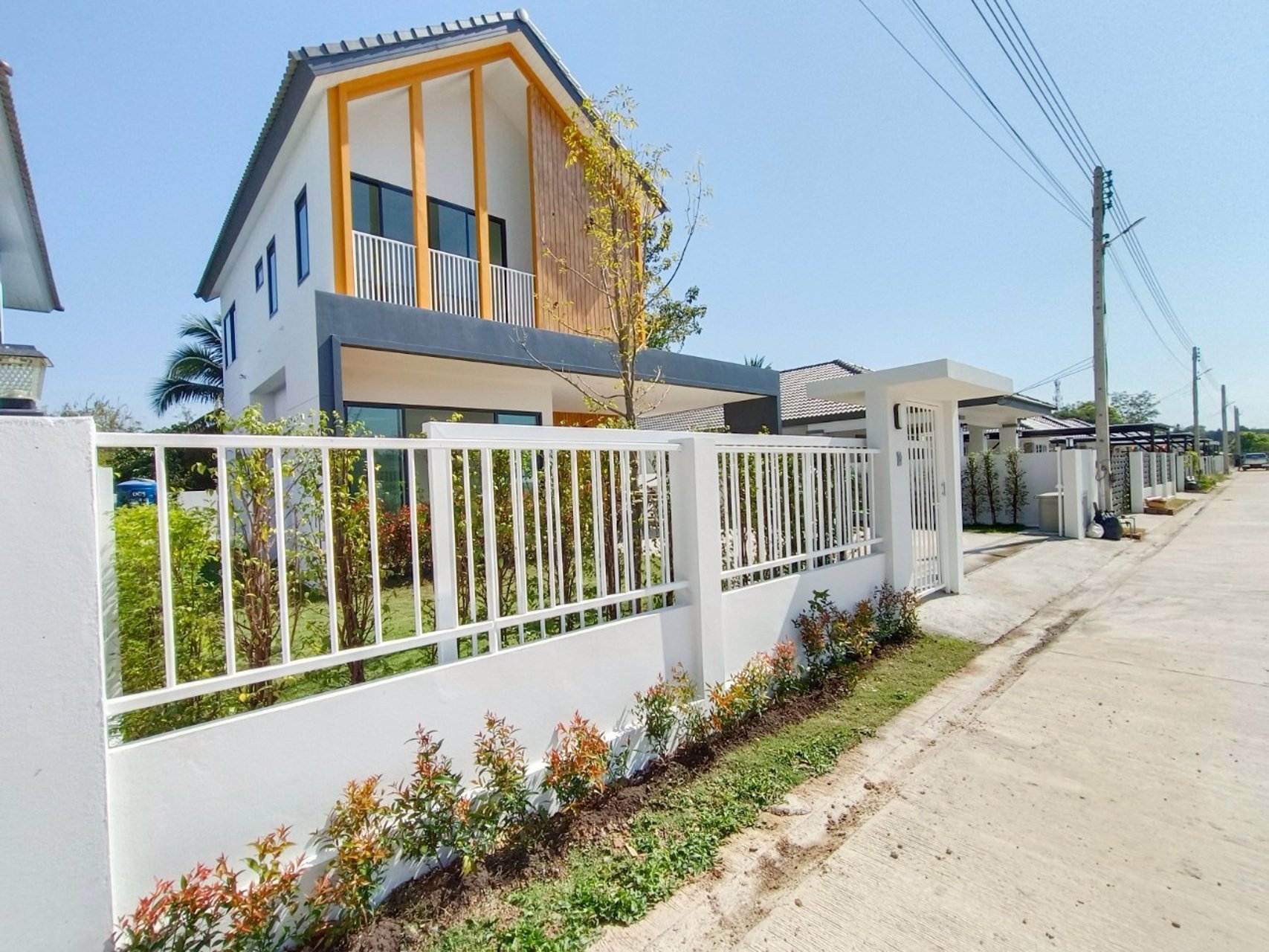 บ้านหลังใหญ่-2-ชั้น-ขนาด-4-ห้องนอน-3ห้องน้ำ-minimal-nordic-style