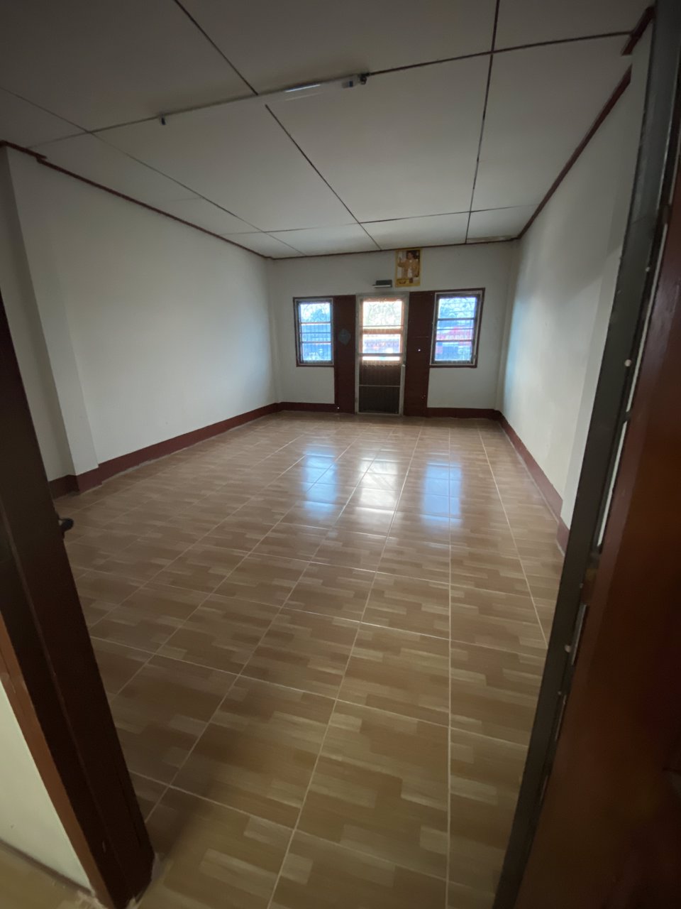 ขายอาคารพาณิชย์-2-ชั้น-ทำเลสวย-ติดถนนไฮเวย์ลำปาง-งาว-ใกล้ตัวเมืองลำปาง