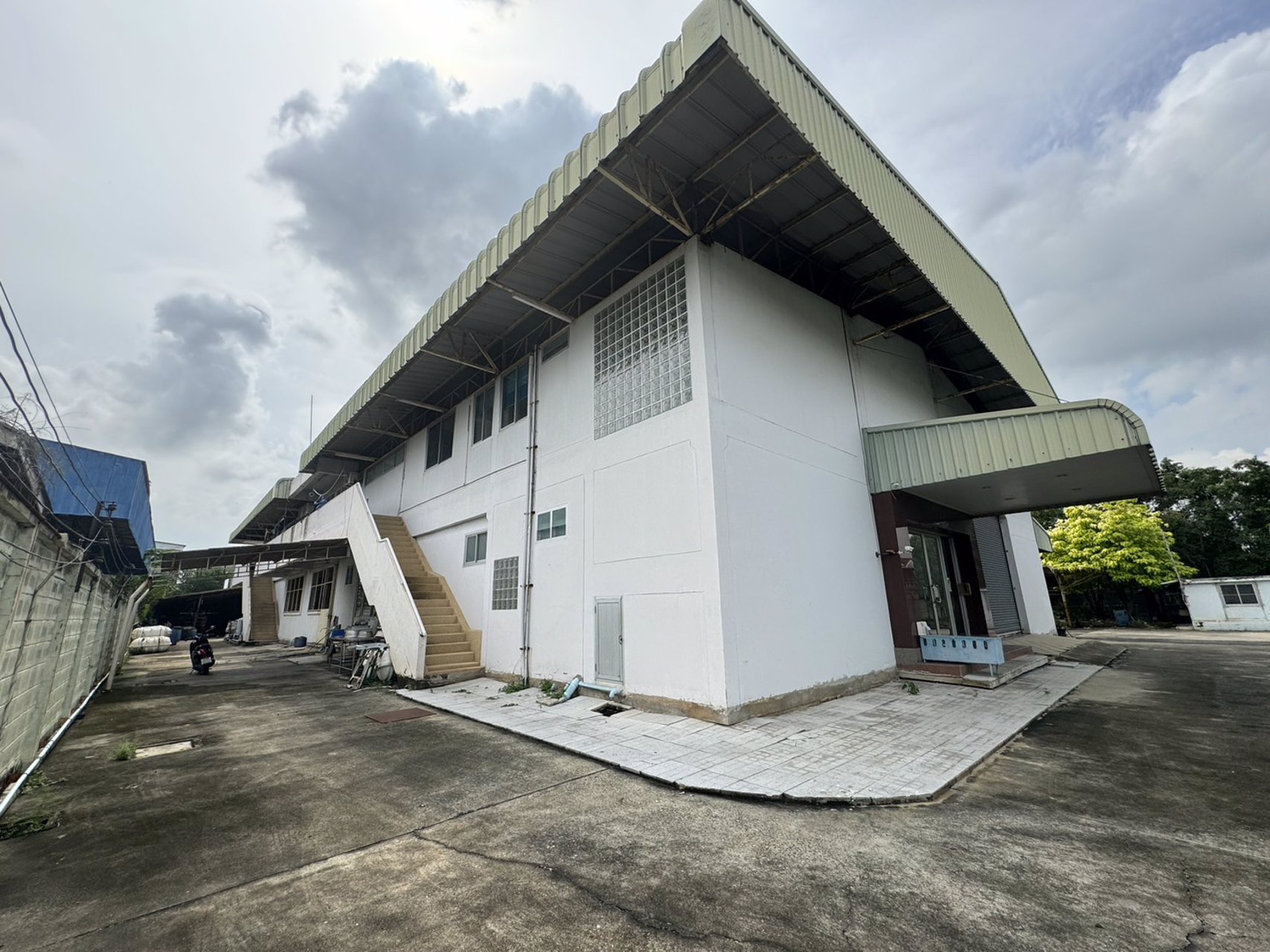 ขายที่ดินพร้อมออฟฟิศและโกดัง-ตท้ายบ้าน-อเมือง-จสมุทรปราการ-พื้นที่โซนสีม่วงลาย-