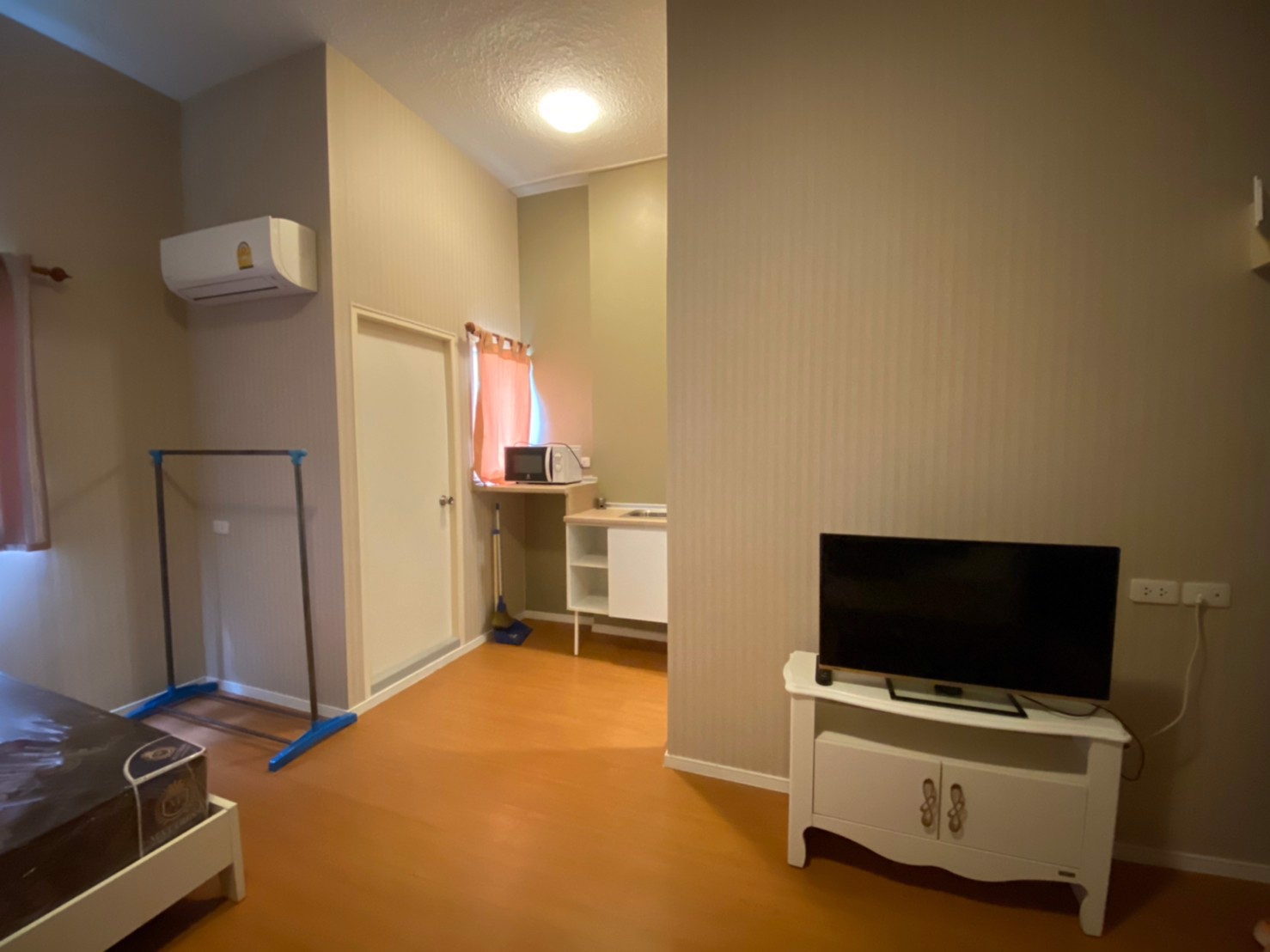 ให้เช่าคอนโดลุมพีนี-ร่มเกล้า-สุวรรณภูมิ-ตกตแต่งครบพร้อมอยู่