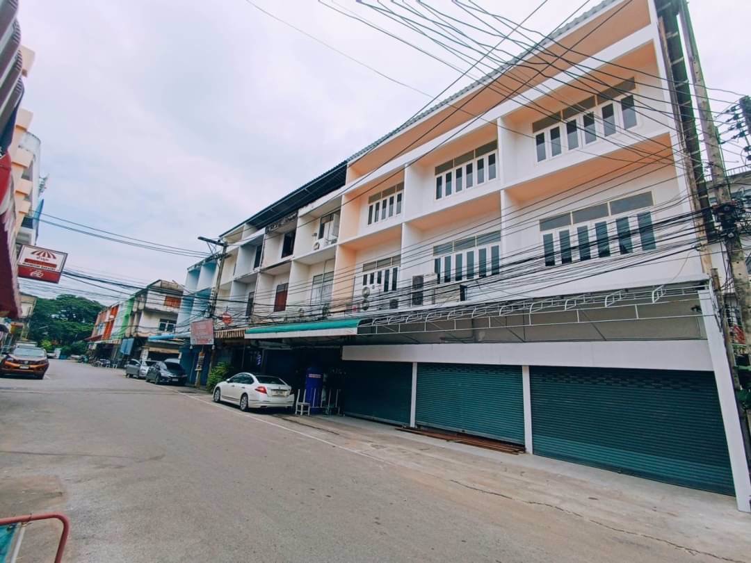 ขายด่วน-อาคารพาณิชย์-3-ชั้นครึ่ง-พื้นที่-51-ตรว-รีโนเวทใหม่ทั้งหลัง