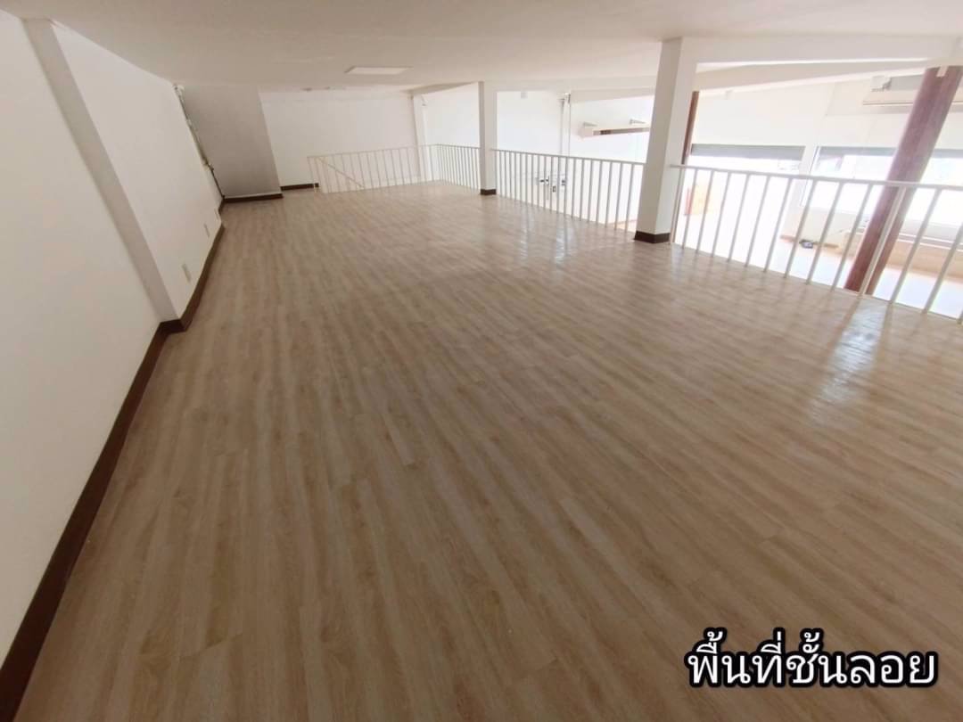 ขายด่วน-อาคารพาณิชย์-3-ชั้นครึ่ง-พื้นที่-51-ตรว-รีโนเวทใหม่ทั้งหลัง