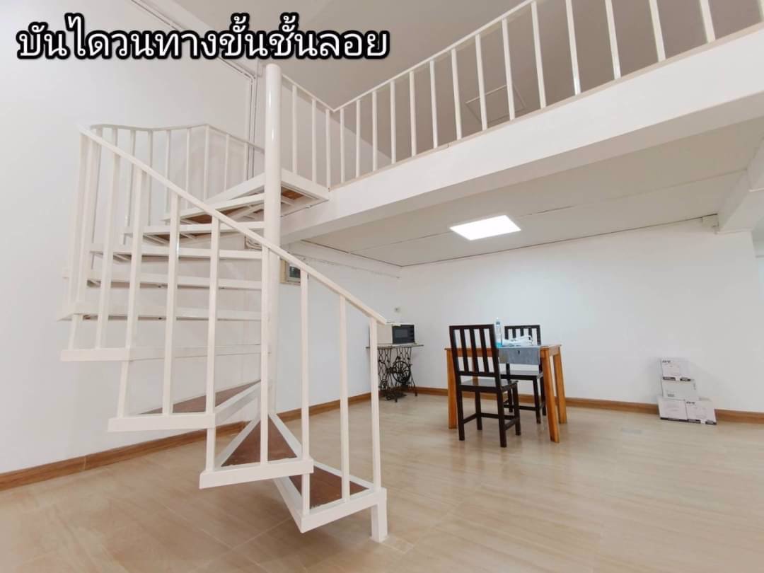 ขายด่วน-อาคารพาณิชย์-3-ชั้นครึ่ง-พื้นที่-51-ตรว-รีโนเวทใหม่ทั้งหลัง