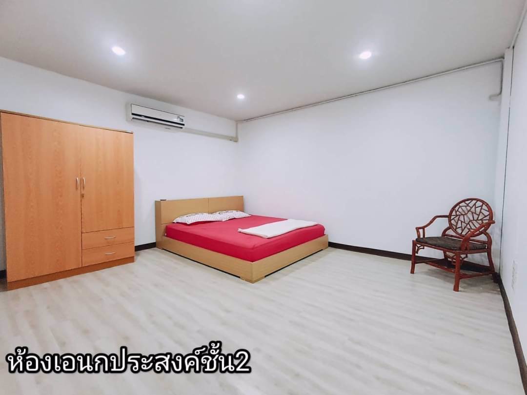 ขายด่วน-อาคารพาณิชย์-3-ชั้นครึ่ง-พื้นที่-51-ตรว-รีโนเวทใหม่ทั้งหลัง