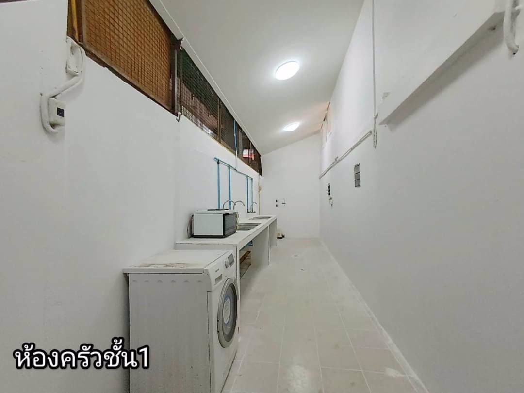 ขายด่วน-อาคารพาณิชย์-3-ชั้นครึ่ง-พื้นที่-51-ตรว-รีโนเวทใหม่ทั้งหลัง