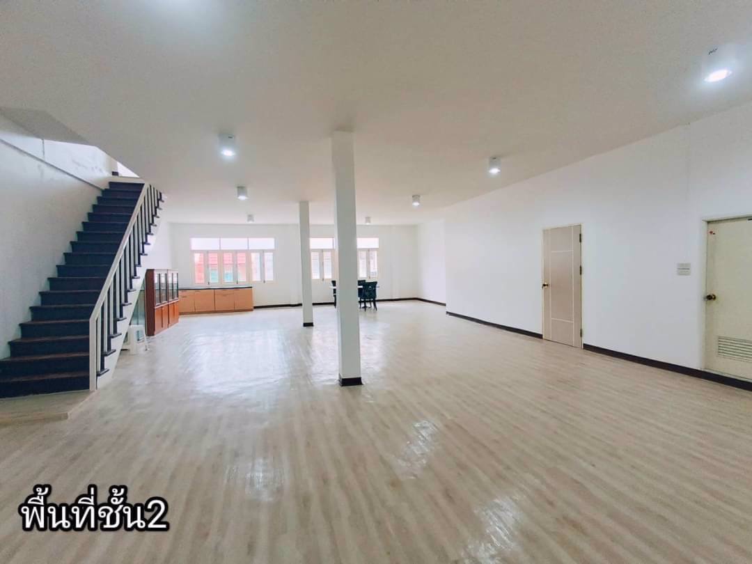 ขายด่วน-อาคารพาณิชย์-3-ชั้นครึ่ง-พื้นที่-51-ตรว-รีโนเวทใหม่ทั้งหลัง