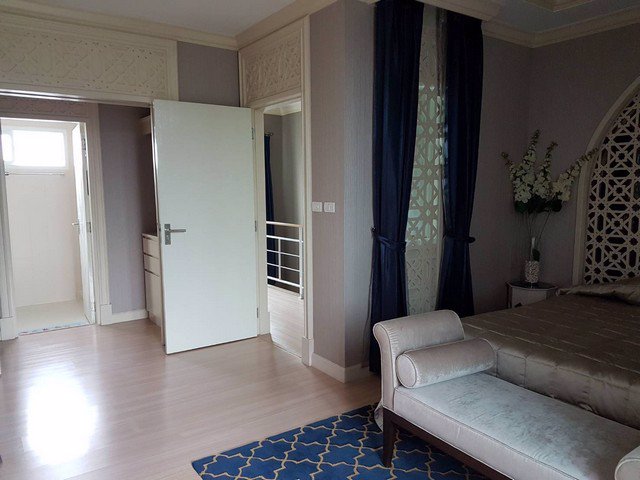 ให้เช่าบ้านกลางเมือง-พระราม-9-ทาว์นโฮมสไตล์-โมเดิร์น-ติดถนนใหญ่คู่ขนานมอเตอร์เวย์-33000-บาท