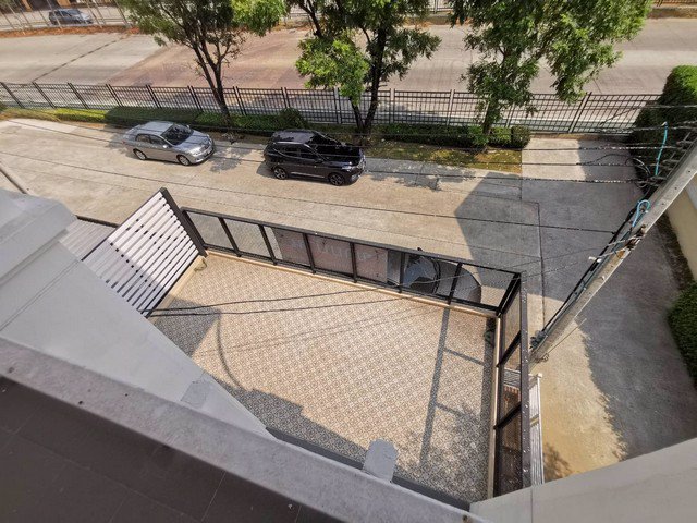 ขายด่วน-ทาวน์โฮม-3-ชั้น-golden-city-อ่อนนุช-พัฒนาการ-หลังมุม-ราคาเพียง-580-ล้านบาท