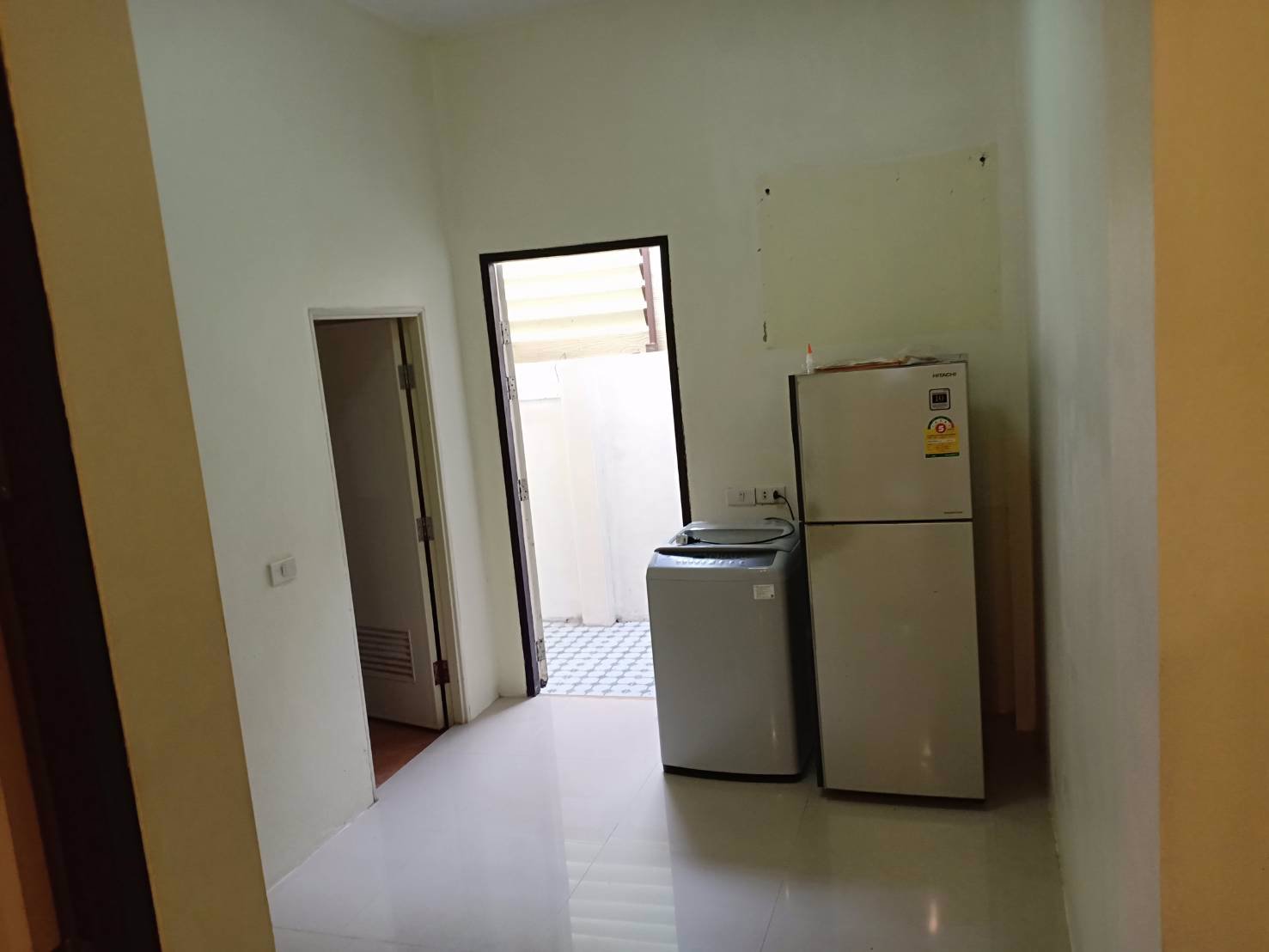 ขายบ้านแฝด-อยู่ห่างถนนใหญ่-200-เมตร-อยู่ฝั่งถนนขาเข้าเมือง