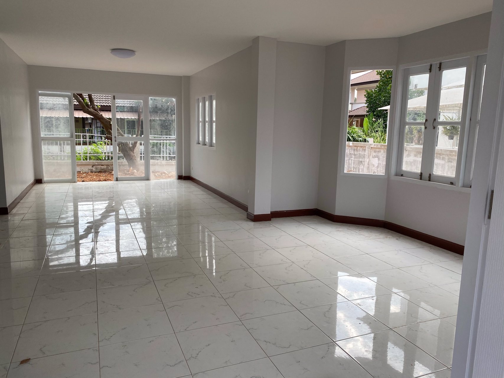 ขายบ้านรีโนเวต-ใหม่ทั้งหลัง