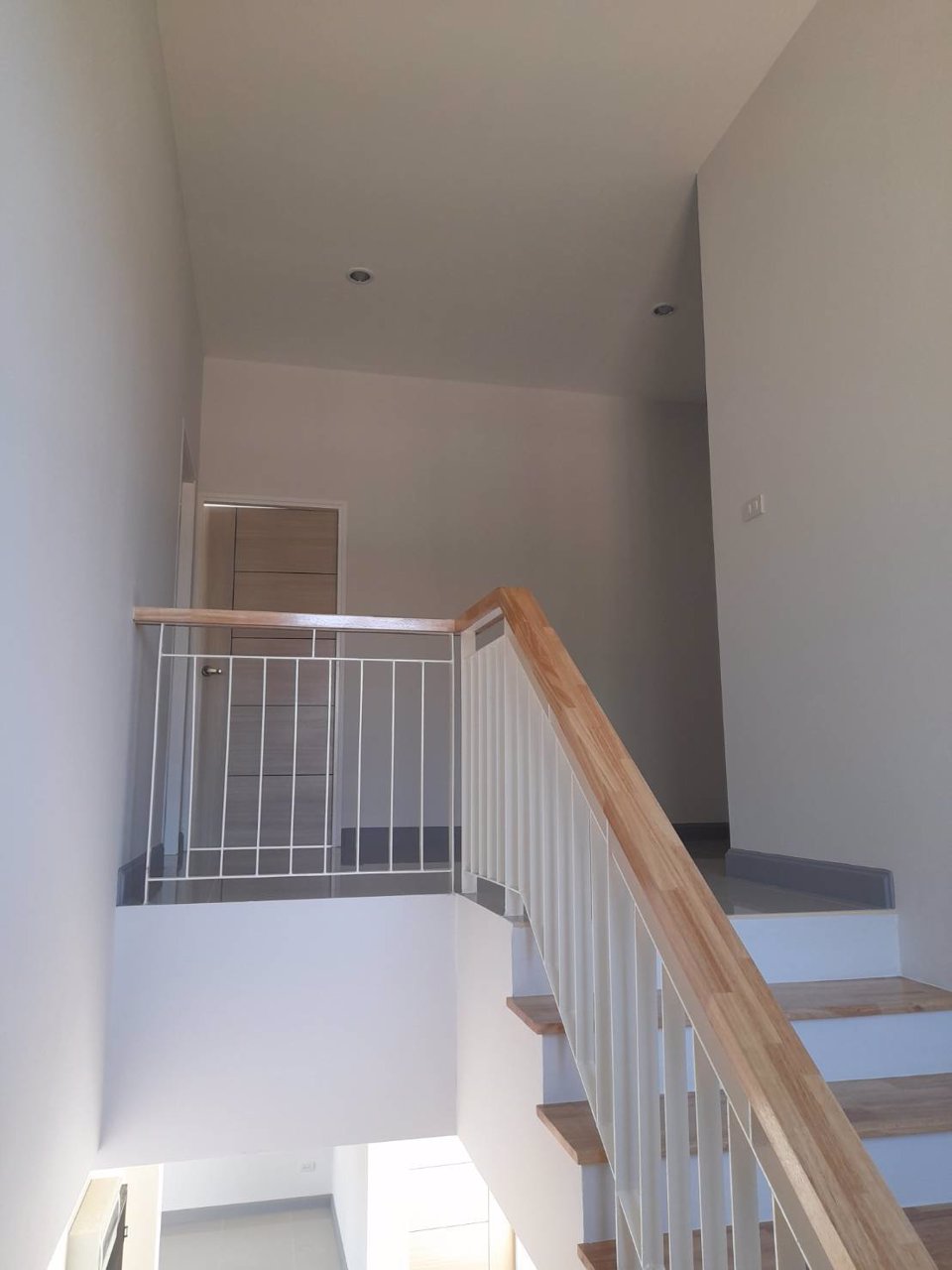 บ้านเดี่ยวสองชั้น-พร้อมที่ดิน-contemporary-style