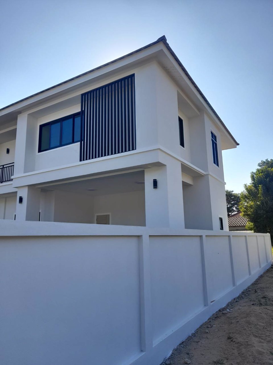 บ้านเดี่ยวสองชั้น-พร้อมที่ดิน-contemporary-style