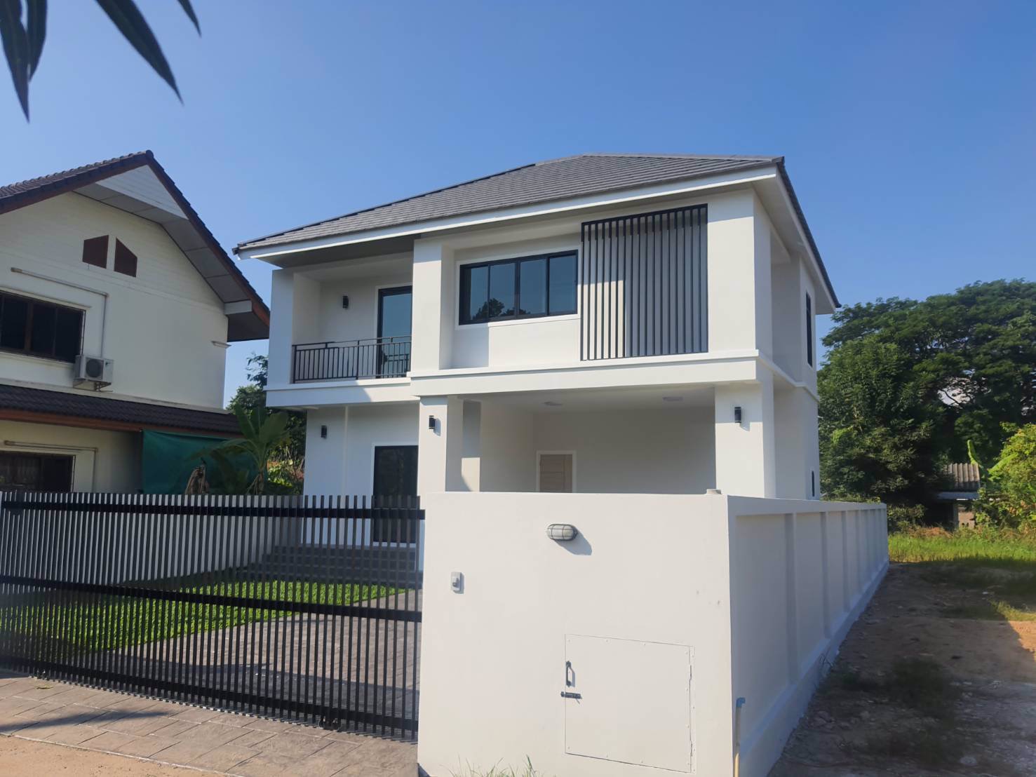 บ้านเดี่ยวสองชั้น-พร้อมที่ดิน-contemporary-style