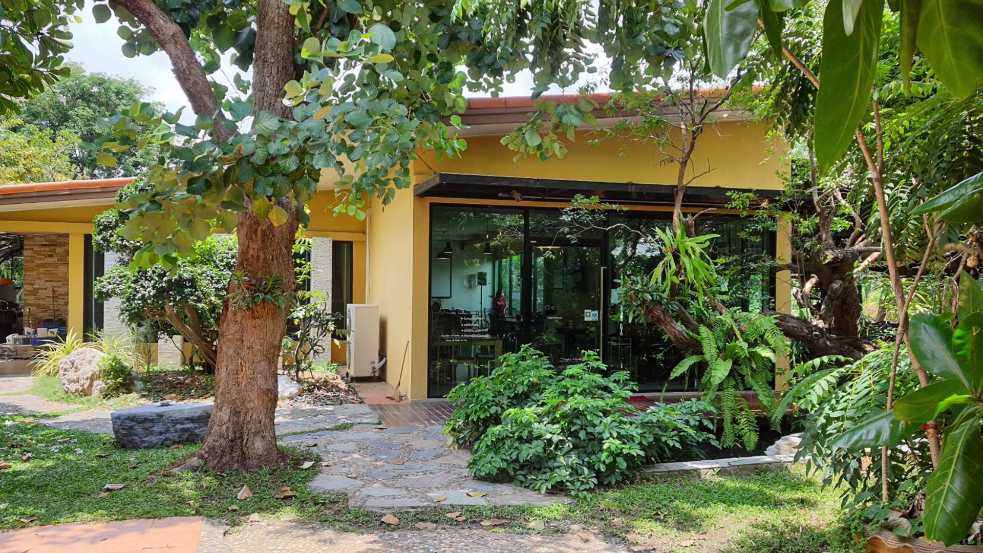 ขายที่ดิน-พร้อมสิ่งปลูกสร้าง-กิจการร้านอาหาร-พร้อมดำเนินกิจการต่อได้ทันที-เจ้าของขายเอง-