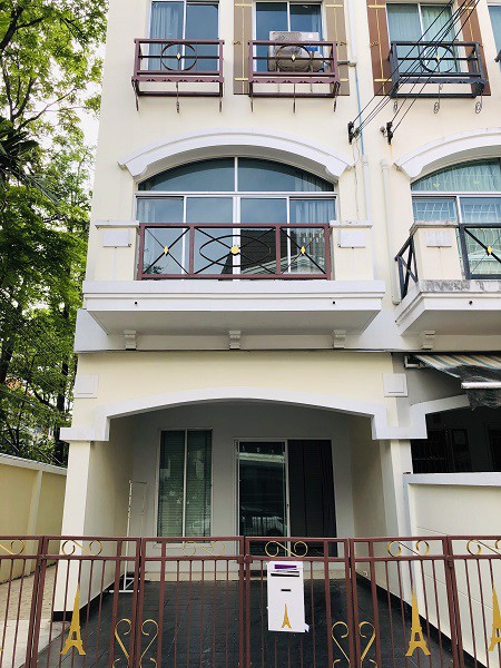 ขายพร้อมผู้เช่าบ้านกลางเมือง-เดอะ-ปารีส-พระราม-9-รามคำแหง-ถนนกรุงเทพกรีฑา-ซอย7-บ้านมุม