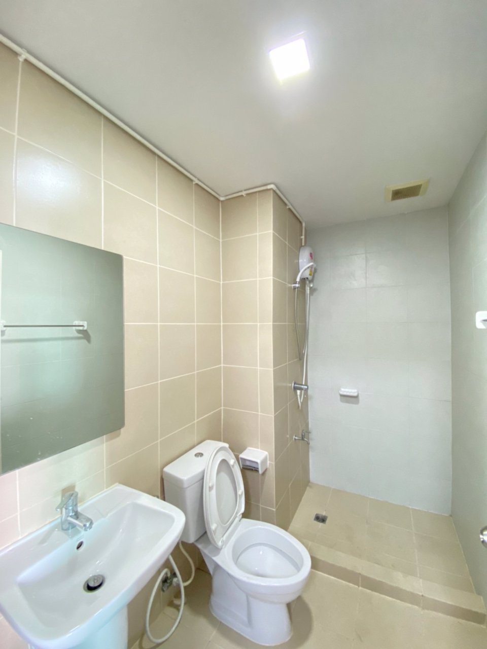 ขายถูกคอนโด-เดอะ-พาร์คแลนด์-ไลท์-สุขุมวิท-ปากน้ำ-วิวหอชมเมือง-แม่น้ำ-บรรยกาศดี-พร้อมอยู่