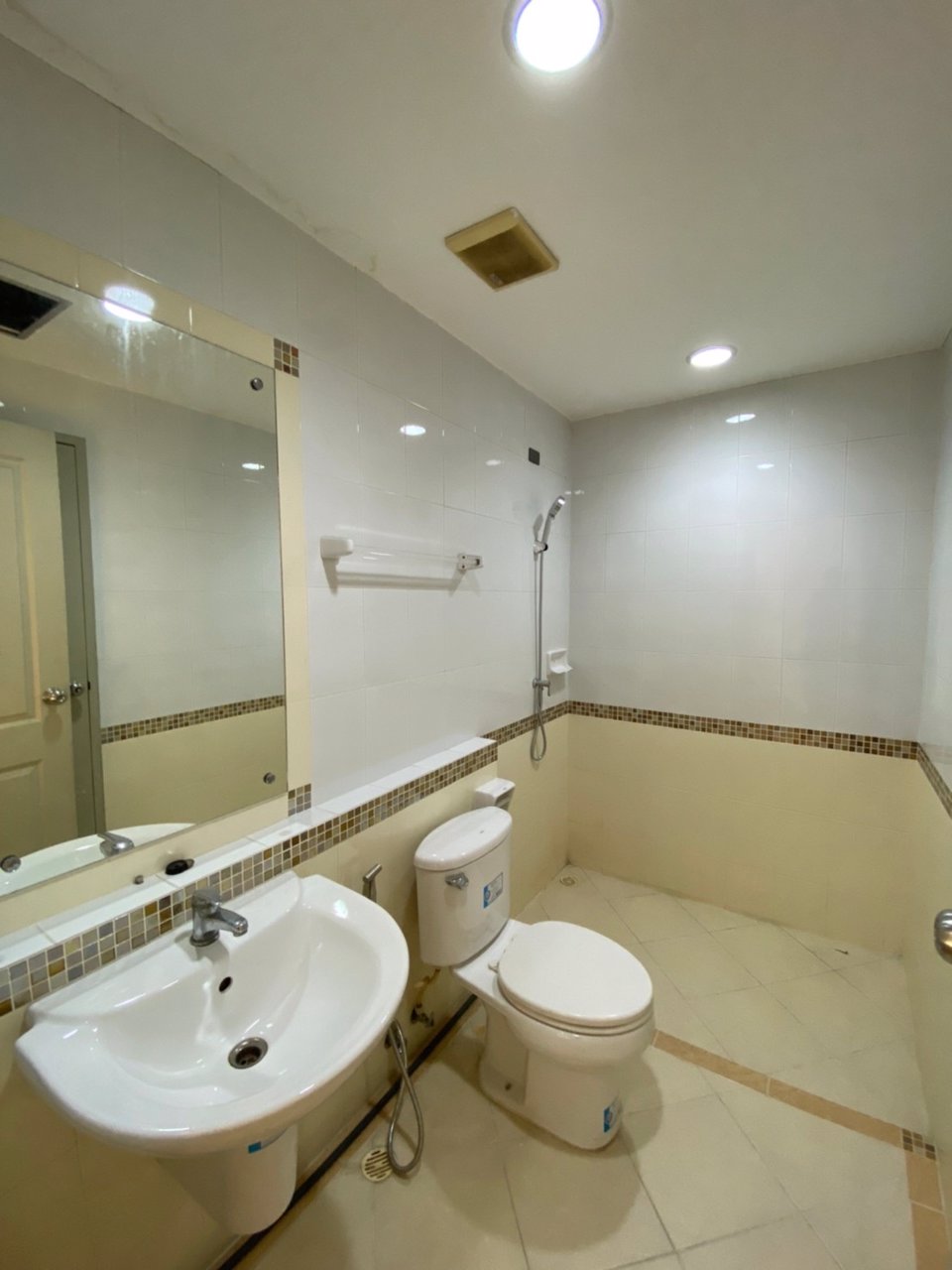 ขาย-เช่า-บ้านกลางเมือง-เออร์บาเนี่ยน-พระราม-9-วงแหวน-ตกแต่งใหม่ๆ-บ้านใกล้สโมสร-มีสระน้ำ