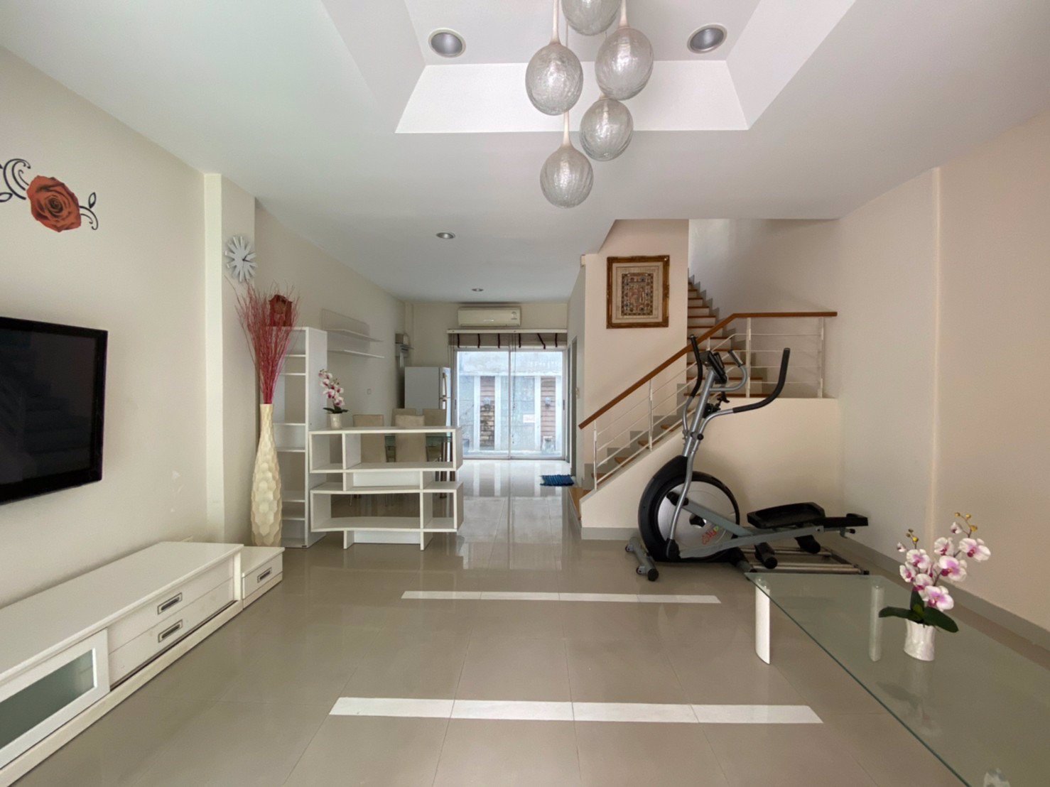 ขาย-เช่า-บ้านกลางเมือง-เออร์บาเนี่ยน-พระราม-9-วงแหวน-ตกแต่งใหม่ๆ-บ้านใกล้สโมสร-มีสระน้ำ