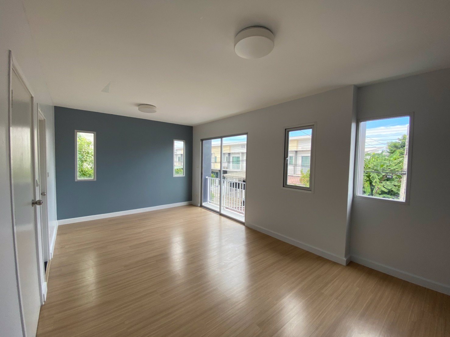 ขายถูก-เดอะคอนเนค-15-ซอย-เฉลิมพระเกียรติ-87-ตกแต่งใหม่ๆ-พร้อมอยู่