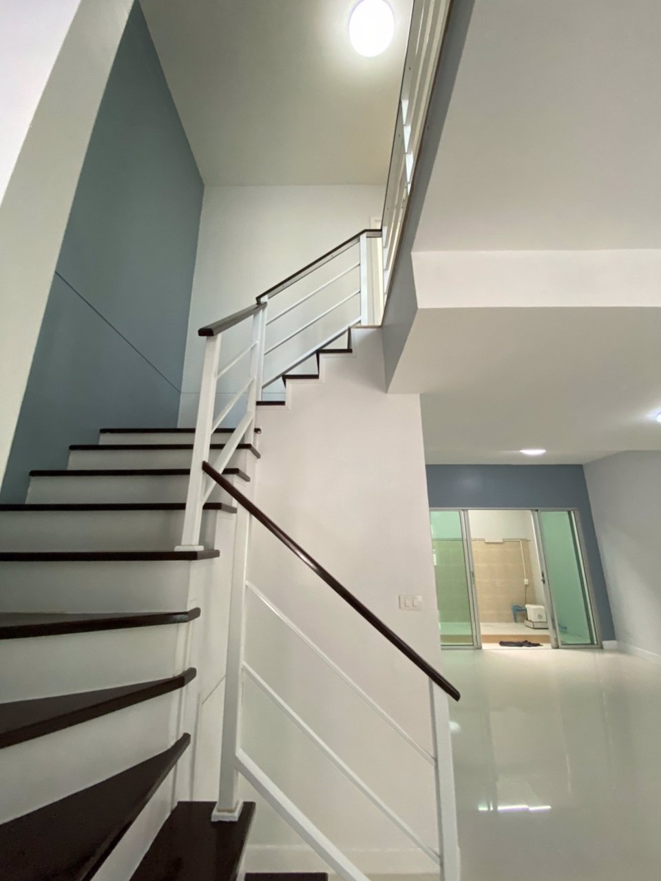 ขายถูก-เดอะคอนเนค-15-ซอย-เฉลิมพระเกียรติ-87-ตกแต่งใหม่ๆ-พร้อมอยู่