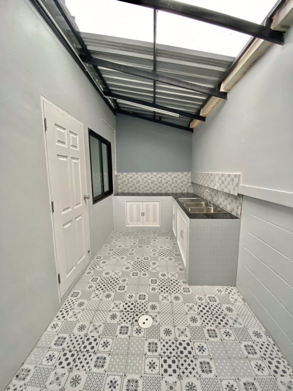 ขายทาวน์เฮ้าส์-2-ชั้น-หมู่บ้าน-ดิเอ็นเทอร์-คลิก-ซอยกาญจนาภิเษก-39-ตกแต่งใหม่ๆ-พร้อมอยู่