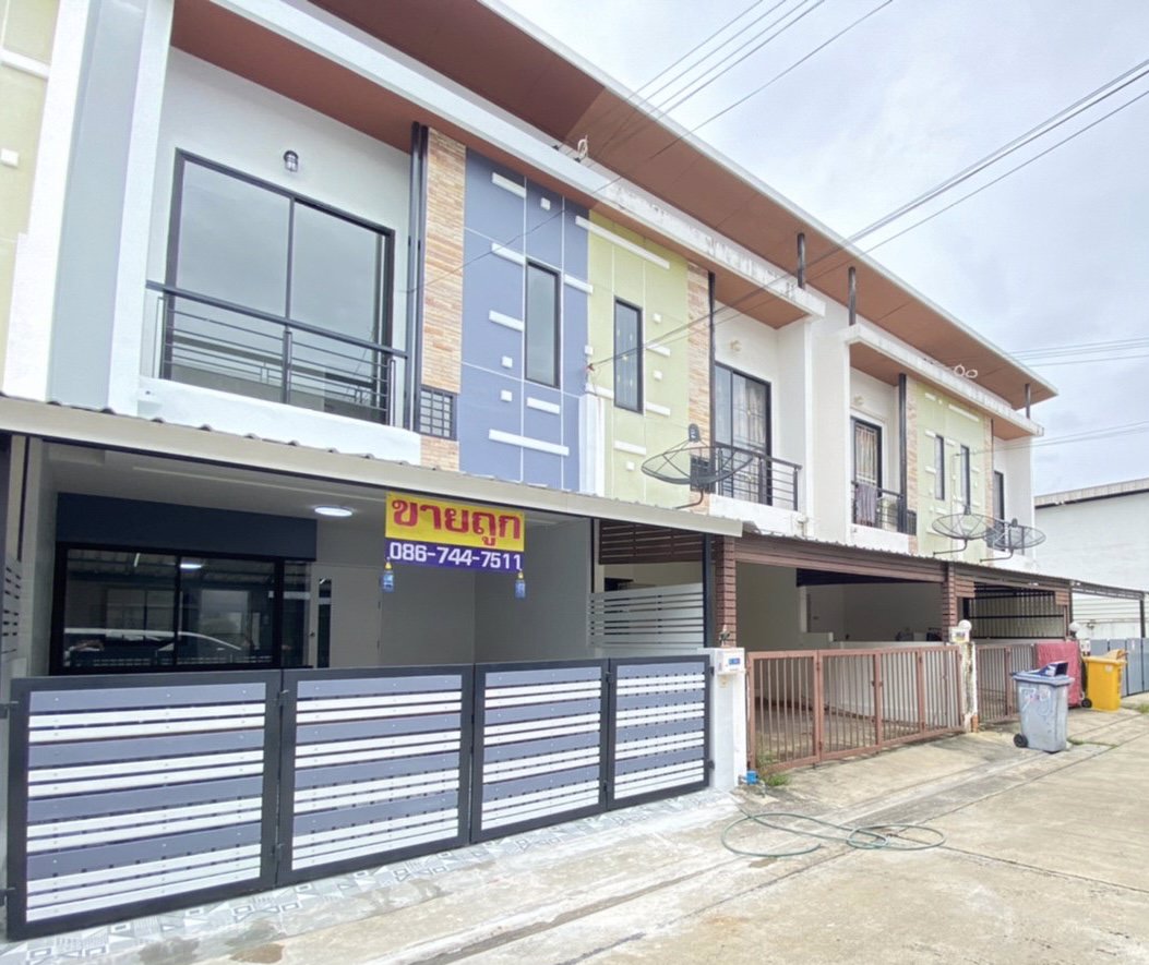 ขายทาวน์เฮ้าส์-2-ชั้น-หมู่บ้าน-ดิเอ็นเทอร์-คลิก-ซอยกาญจนาภิเษก-39-ตกแต่งใหม่ๆ-พร้อมอยู่
