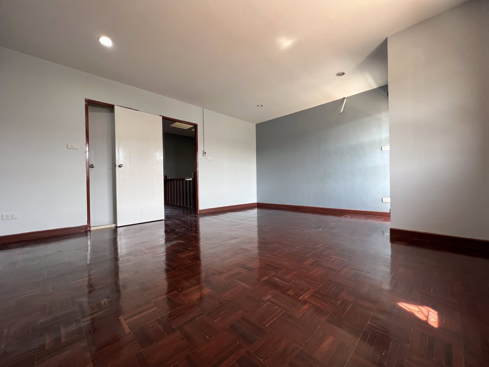 ขายถูก-ทาวน์เฮาส์-2ชั้น-มอิงลดา-ตำหรุ-ติดถนนเมน-ตกแต่งสวย-พร้อมเข้าอยู่