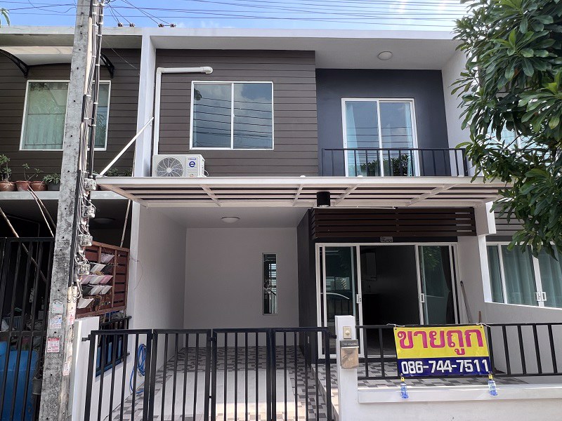 ขายด่วน-เดอะคัลเลอร์พรีเมียม-บางนา-กม10-ซอยมหาชัย-ต่อเติมหน้าบ้านหลัง-ตกแต่งใหม่ๆ-พร้อมอยู่