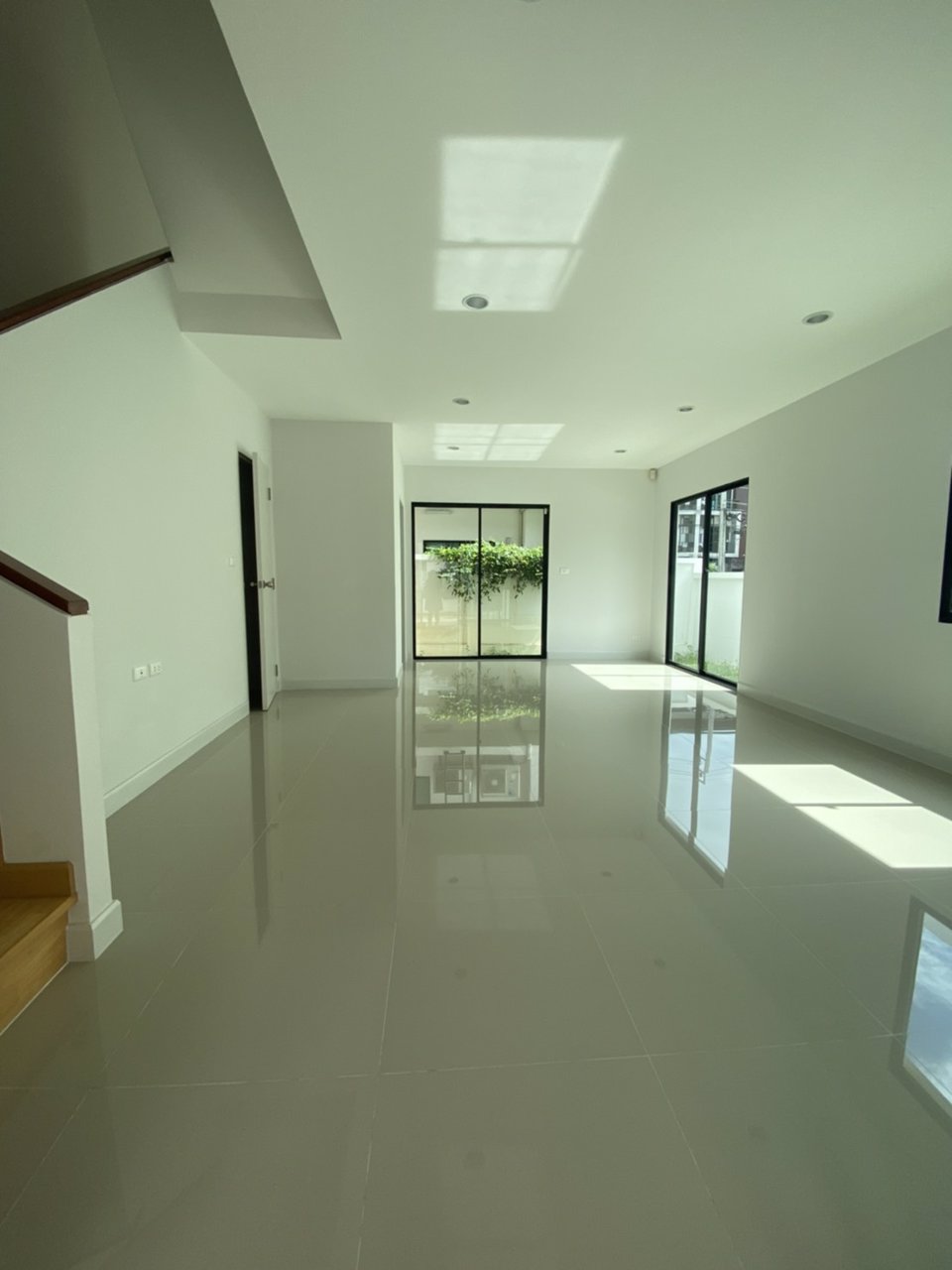 ขายบ้านราคาถูก-ทาวน์โฮม-แปลงมุม-3-ชั้น-ที่ดิน-293-ตรว-ใหม่มาก-ไม่เคยเข้าอยู่-เจ้าของบ้านขายเอง