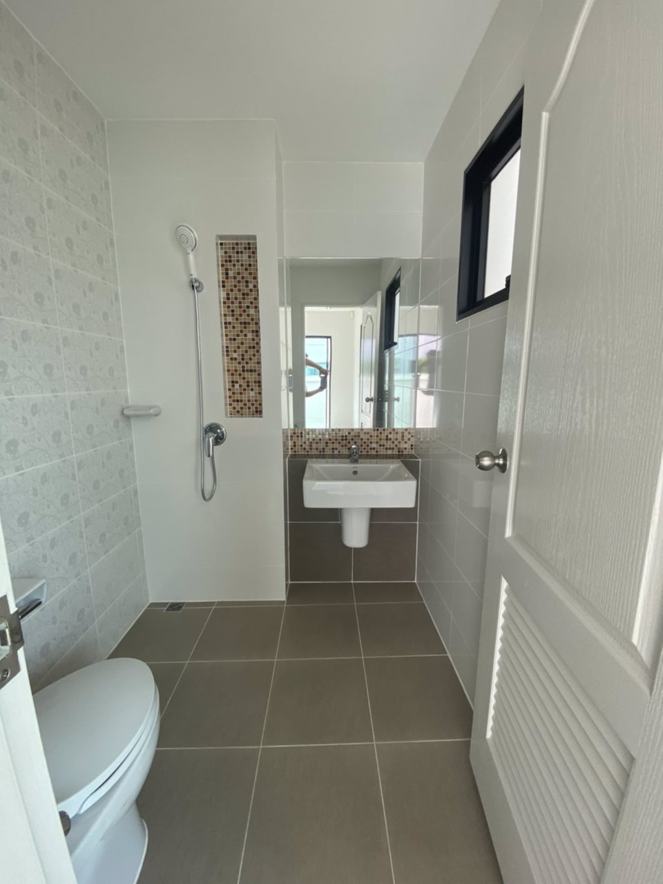 ขายบ้านราคาถูก-ทาวน์โฮม-แปลงมุม-3-ชั้น-ที่ดิน-293-ตรว-ใหม่มาก-ไม่เคยเข้าอยู่-เจ้าของบ้านขายเอง