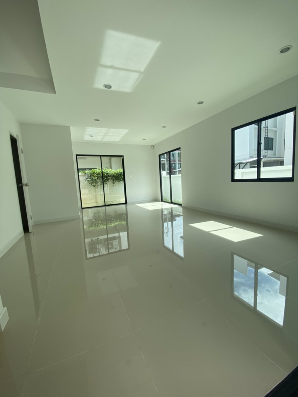 ขายบ้านราคาถูก-ทาวน์โฮม-แปลงมุม-3-ชั้น-ที่ดิน-293-ตรว-ใหม่มาก-ไม่เคยเข้าอยู่-เจ้าของบ้านขายเอง