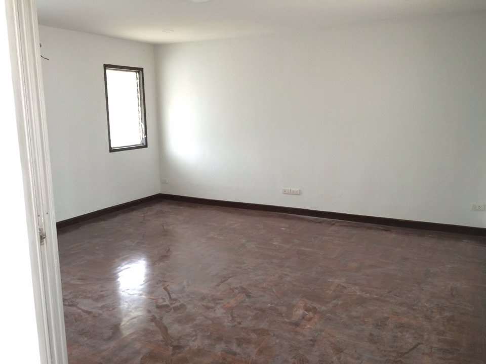 rh012-ให้เช่าทาวน์โฮม-3-ชั้นครึ่ง-เอกมัย12