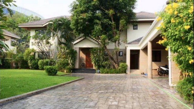 ให้เช่าบ้านเดี่ยว-2-ชั้นซอยปรีดีพนมยงค์-42-ย่านสุขุมวิท-71-มีสระว่ายส่วนตัว-ใกล้รถไฟฟ้า-ใกล้ทางด่วน