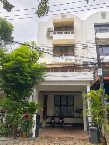 ให้เช่าทาวน์โฮม4ชั้นหมู่บ้านโฮมเพลส-สุขุมวิท71ใกล้btsพระโขนง