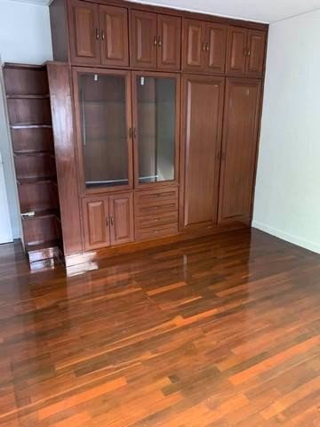 ให้เช่าทาวน์โฮมใกล้-btsพร้อมพงษ์ซอยสุขุมวิท-39จำนวน-2-ชั้น-4-ห้องนอน-3-ห้องน้ำ-ที่จอดรถ-1-คัน