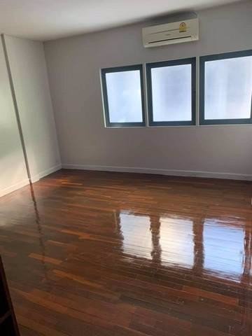 ให้เช่าทาวน์โฮมใกล้-btsพร้อมพงษ์ซอยสุขุมวิท-39จำนวน-2-ชั้น-4-ห้องนอน-3-ห้องน้ำ-ที่จอดรถ-1-คัน