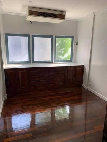 ให้เช่าทาวน์โฮมใกล้-btsพร้อมพงษ์ซอยสุขุมวิท-39จำนวน-2-ชั้น-4-ห้องนอน-3-ห้องน้ำ-ที่จอดรถ-1-คัน