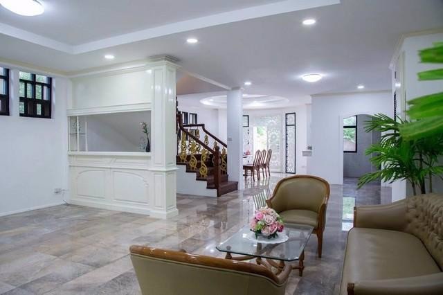 ให้เช่าทาวน์โฮม4ชั้น-ทำเลใจกลางเมืองย่านถนนสุขุมวิทซอย31-ใกล้btsพร้อมพงษ์-ทำอออฟฟิศจดทะเบียนได้