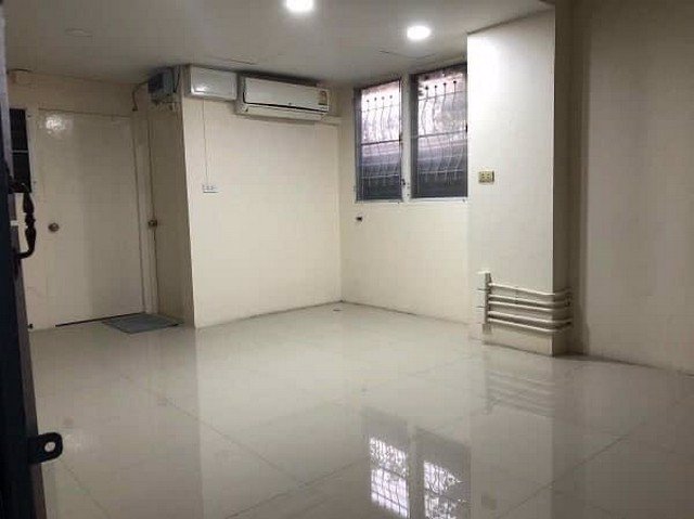 ให้เช่าบ้านเดี่ยว3ชั้นทำโฮมออฟฟิศใกล้mrtวงศ์สว่างย่านรัชดา