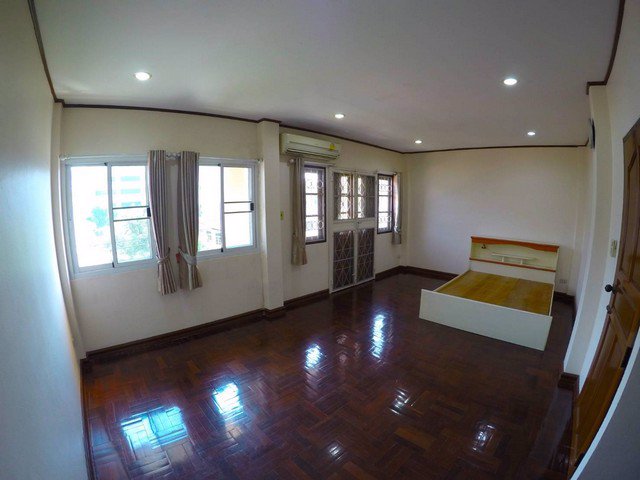 ให้เช่าทาวน์โฮม-3-ชั้น-ซอยปรีดีย์พนมยงค์13ใกล้btsพระโขนง-ห้ามเลี้ยงสัตว์