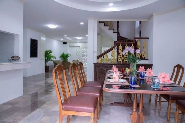 ให้เช่าทาวน์โฮม4ชั้น-ทำเลใจกลางเมืองย่านถนนสุขุมวิทซอย31-ใกล้btsพร้อมพงษ์-ทำอออฟฟิศจดทะเบียนได้