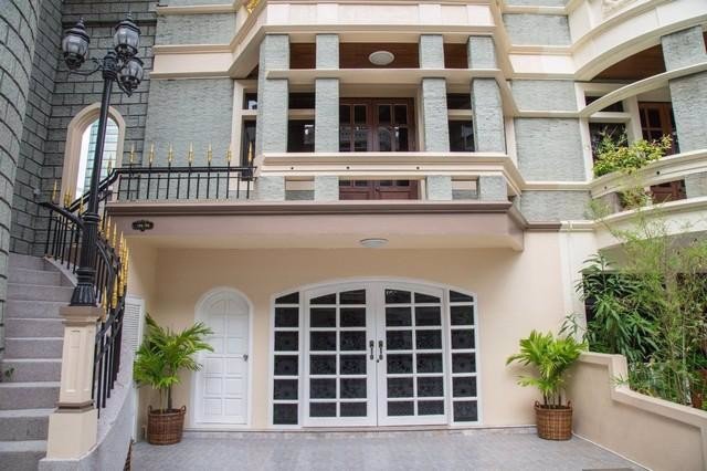 ให้เช่าทาวน์โฮม4ชั้น-ทำเลใจกลางเมืองย่านถนนสุขุมวิทซอย31-ใกล้btsพร้อมพงษ์-ทำอออฟฟิศจดทะเบียนได้