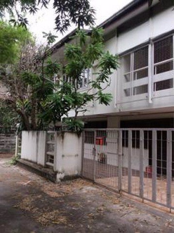 ให้เช่าทาวน์โฮม2ชั้นซอยเอกมัย22-ห้องมุม-บ้านตกแต่งใหม่-ใกล้btsเอกมัย