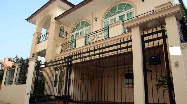 ขายบ้านเดี่ยว2ชั้น-ซอยสุขุมวิทซอย4-ใกล้btsนานาพร้อมสระว่ายน้ำส่วนตัว