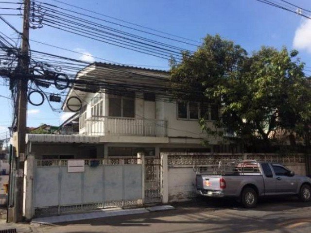 ขายบ้านเดี่ยวหมู่บ้านอยู่เจริญรัชดาซอย3บ้านหัวมุมใกล้-mrtพระรามเก้า-สี่แยกฟอร์จูน