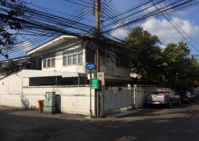 ขายบ้านเดี่ยวหมู่บ้านอยู่เจริญรัชดาซอย3บ้านหัวมุมใกล้-mrtพระรามเก้า-สี่แยกฟอร์จูน