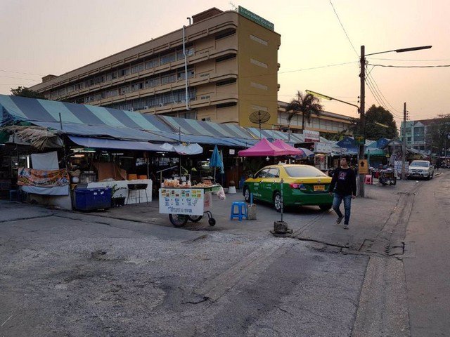 ขายและให้เช่าทาวน์เฮาส์-2-ชั้น-ถนนประชาราษฎร์บำเพ็ญ-26-ใกล้mrtห้วยขวาง-1-กิโลเมตร