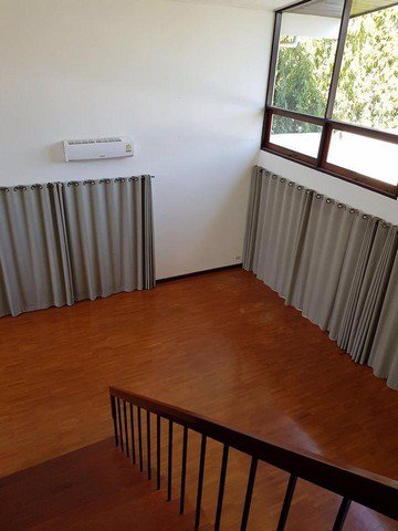 ให้เช่าบ้านเดี่ยว2ชั้นย่านสุขุมวิทใกล้-bts-เอกมัยซอยเอกมัย-10-ห้องนั่งเล่นเพดานสูง